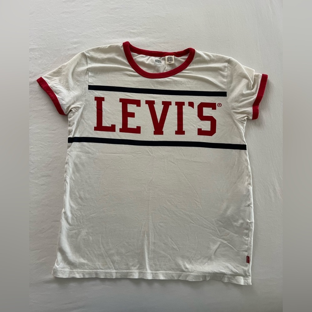 Levi’s t-shirt
